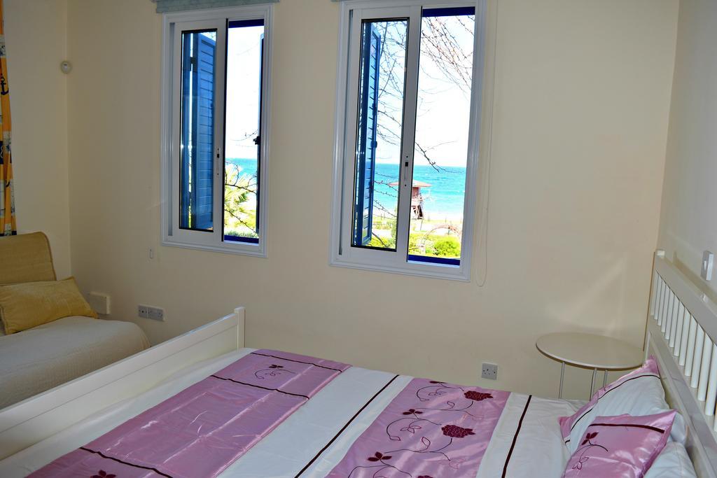 Latchi Beach Front Villa - Private Heated Pool - Amazing Uninterrupted Sea Views Polis ภายนอก รูปภาพ