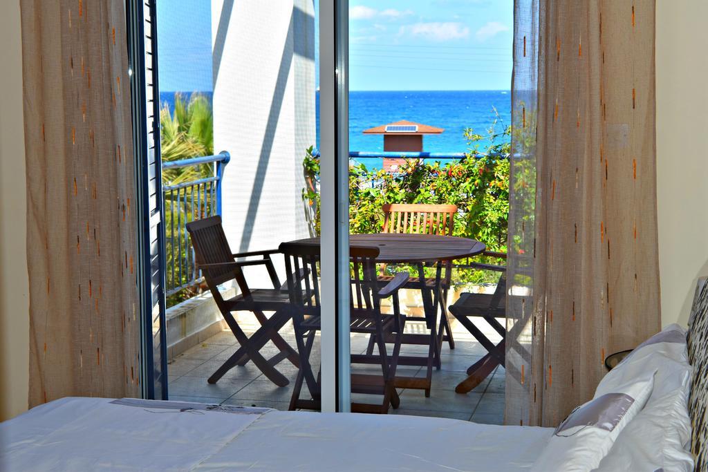 Latchi Beach Front Villa - Private Heated Pool - Amazing Uninterrupted Sea Views Polis ภายนอก รูปภาพ