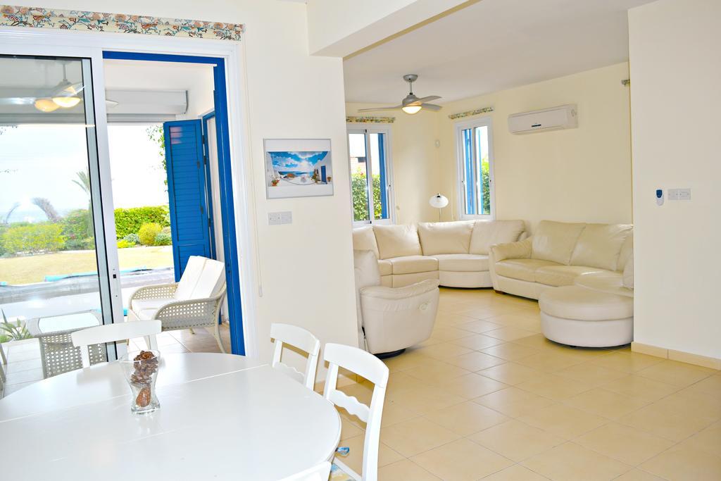 Latchi Beach Front Villa - Private Heated Pool - Amazing Uninterrupted Sea Views Polis ภายนอก รูปภาพ
